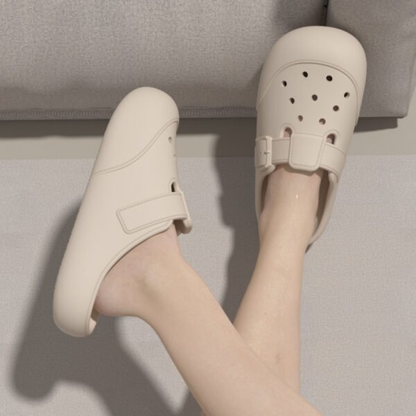 New Hole Shoes: Summer Buckle Baotou Slippers